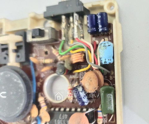 拆個不知名的奇葩磁帶造型收音機,同時求電源電壓